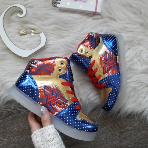 NEW DC Wonder Woman High-Tops - Picture 2 of 6